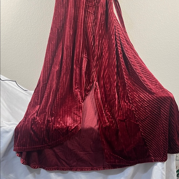 Elegant Velvet Wrap Dress in Burgundy - Picture 4 of 5